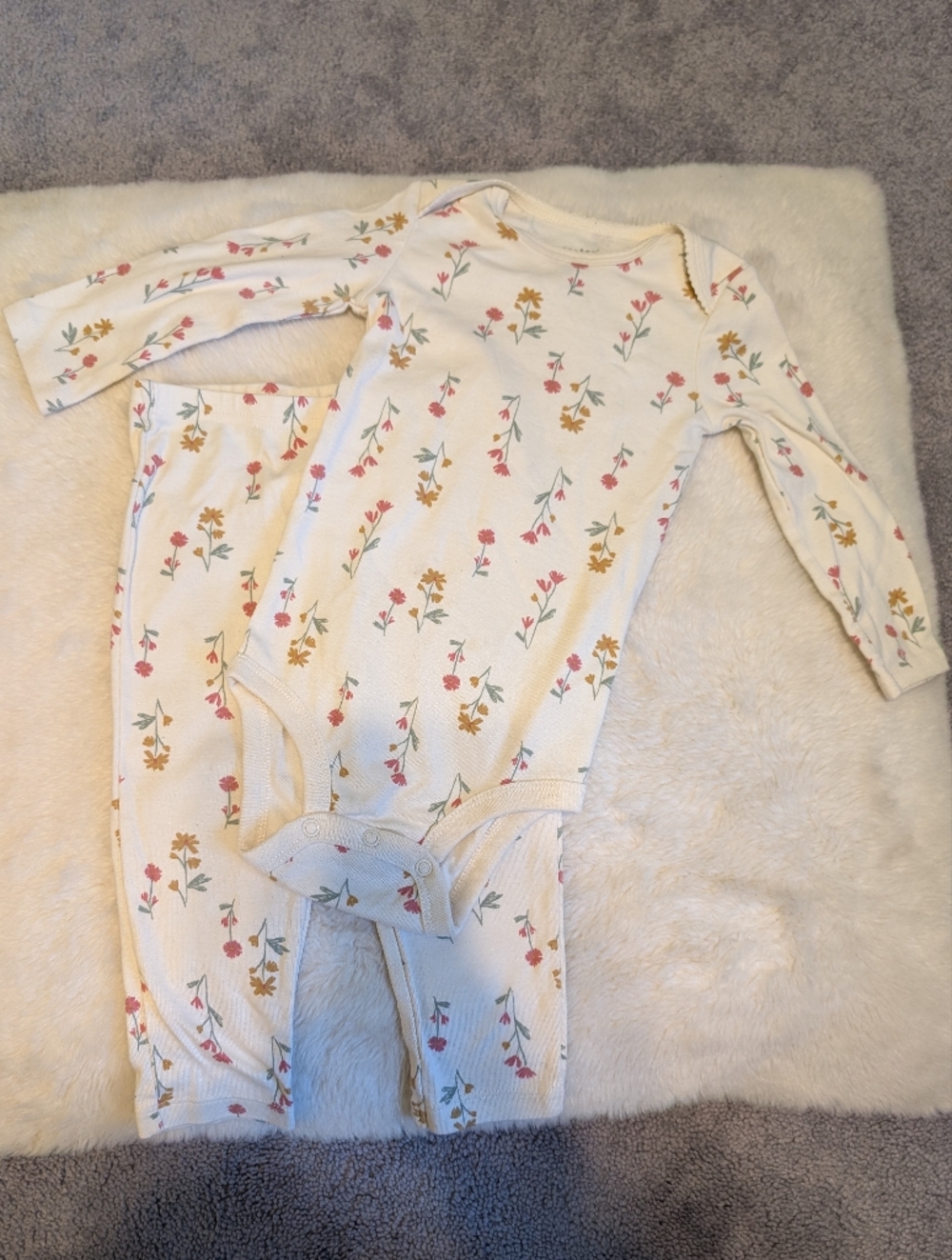 Carter's Floral Long Sleeve Body Suit And Pant Set 18 Months Flawed